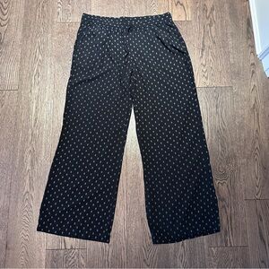 Ladies Old Navy Draw String Pants with Black with white pattern